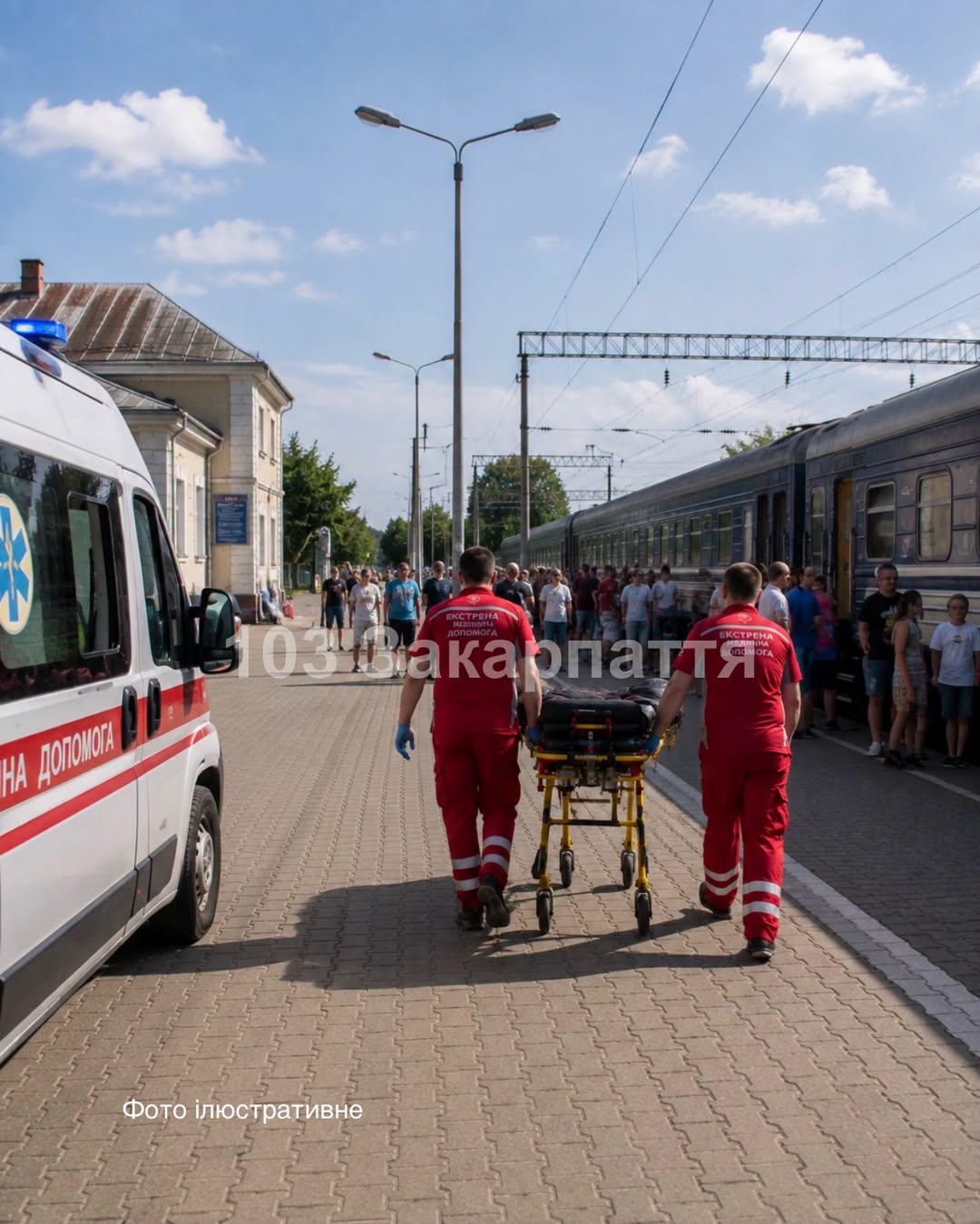 Súlyos sérülésekkel kórházba vitték a Királyházán vonatból kiugrott anyát és gyermekét