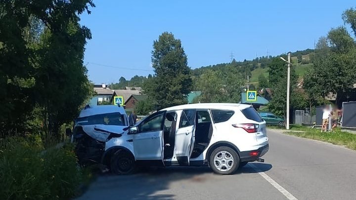 Súlyos baleset Kőrösmezőn: hét sérült egy frontális autóütközésben