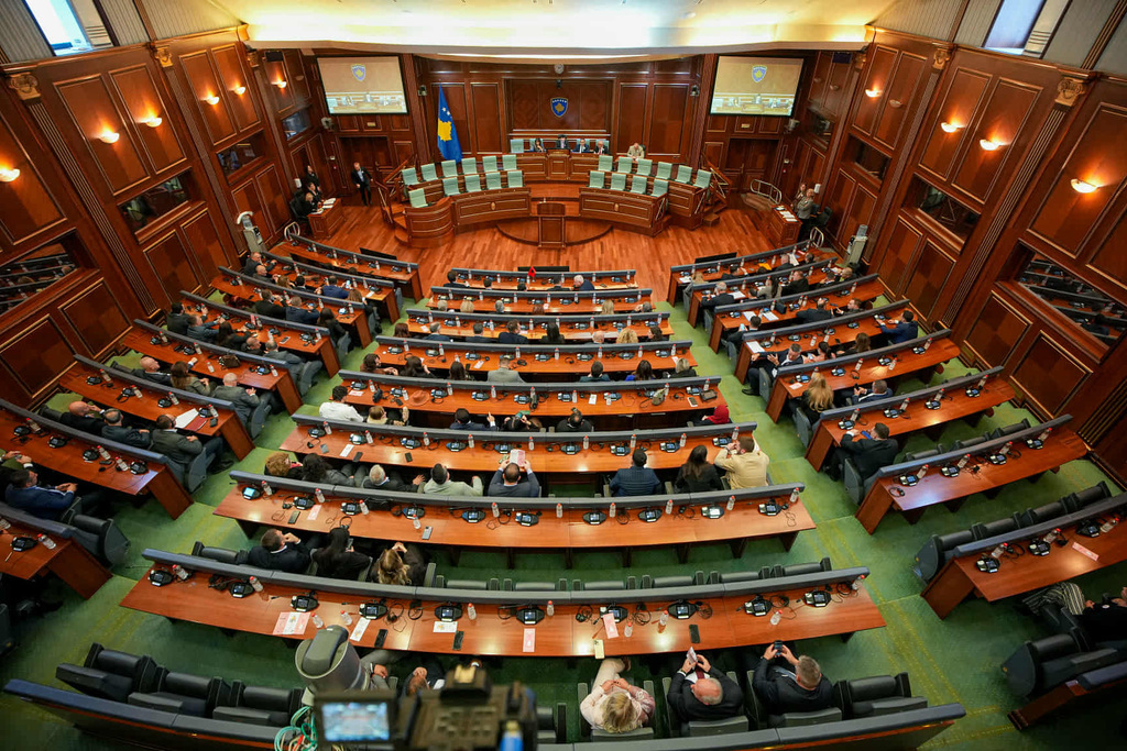 Új parlament alakul Koszovóban az előrehozott választás után