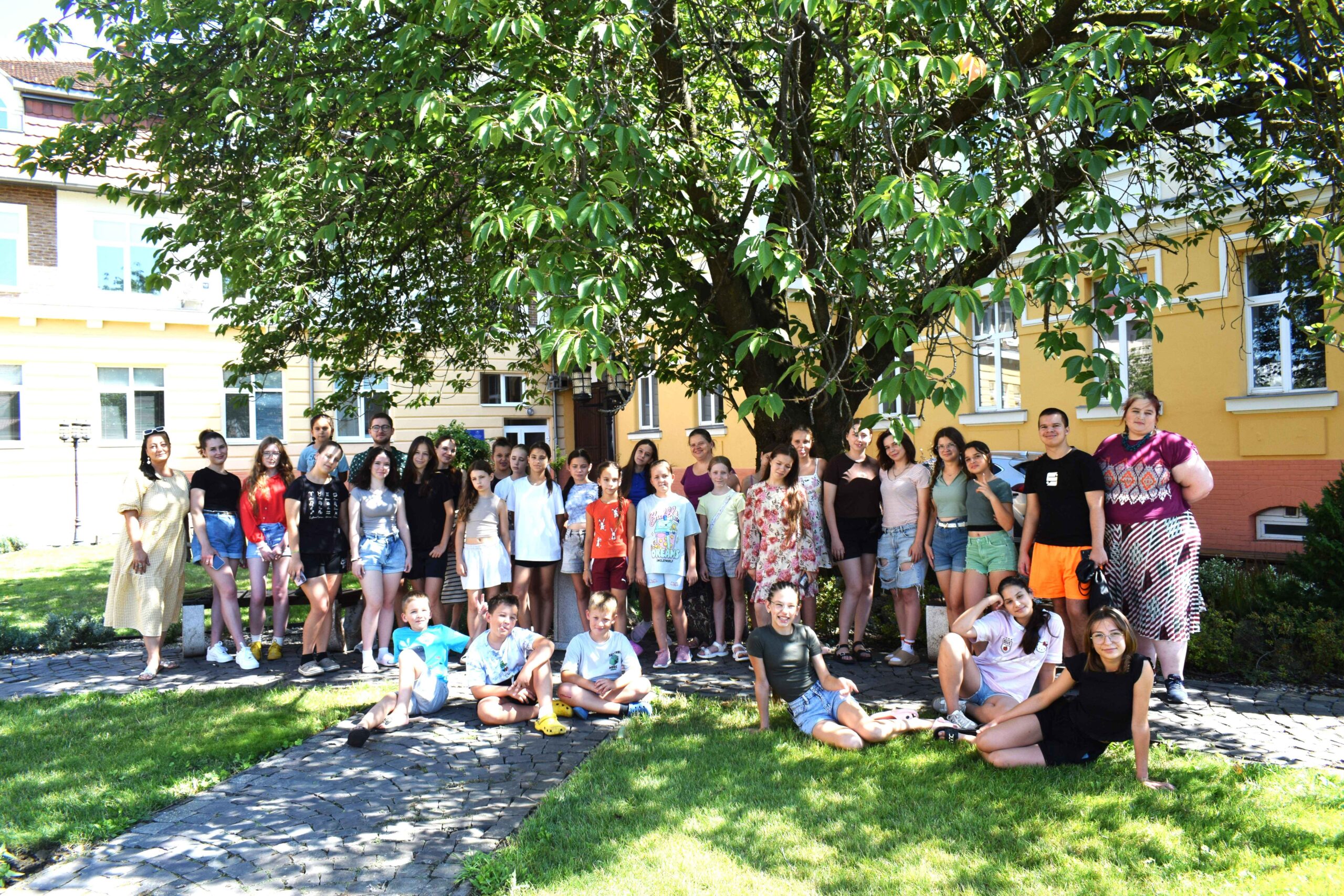 Színes alkotásokkal zárták a XVI. Jankovics Mária Alkotótábort Beregszászban