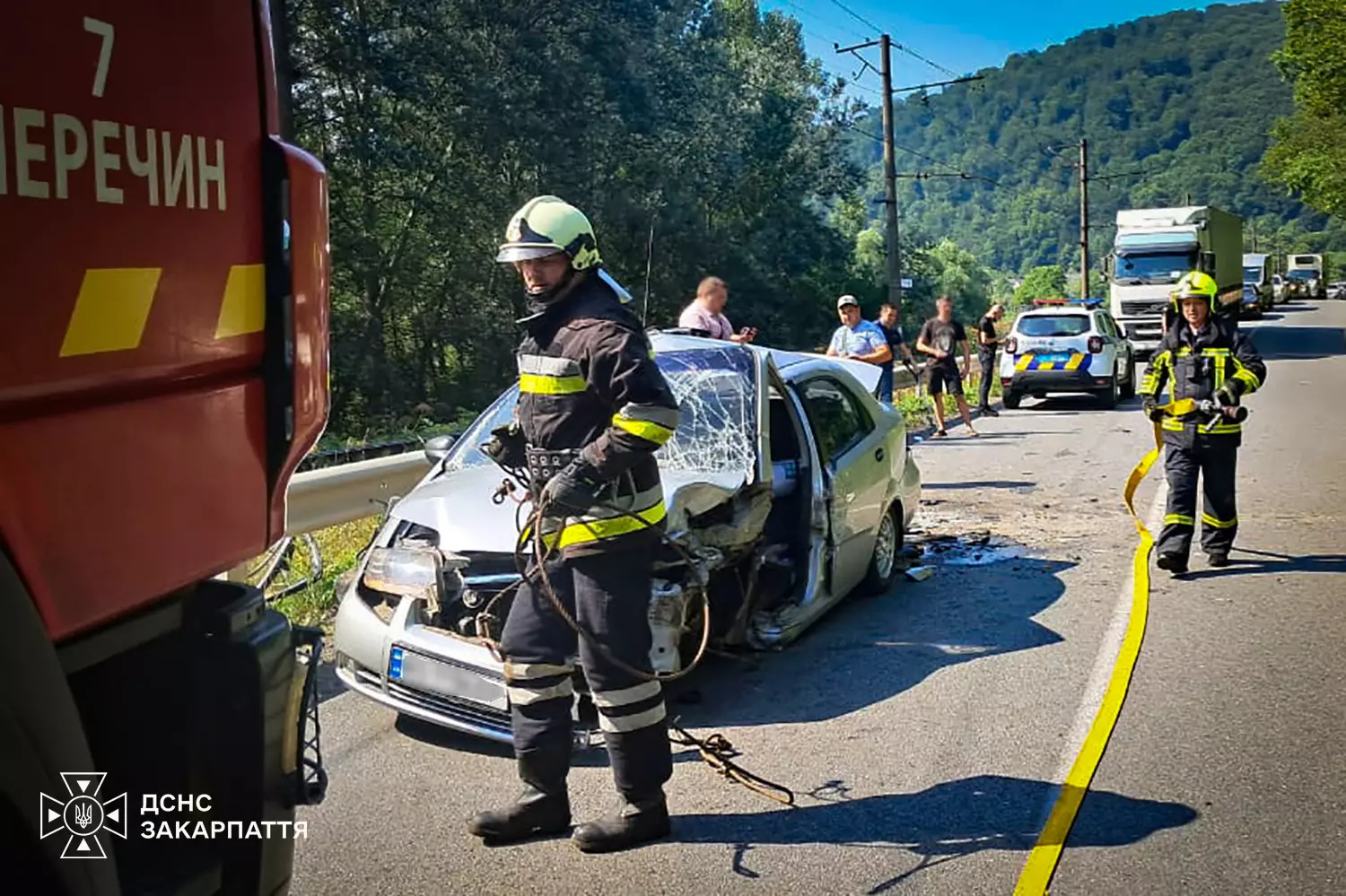 Súlyos baleset Perecsenyben: sofőrt kellett kiszabadítani a roncsból
