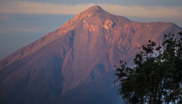 Kitört Guatemala veszélyes Fuego vulkánja, evakuáció kezdődött