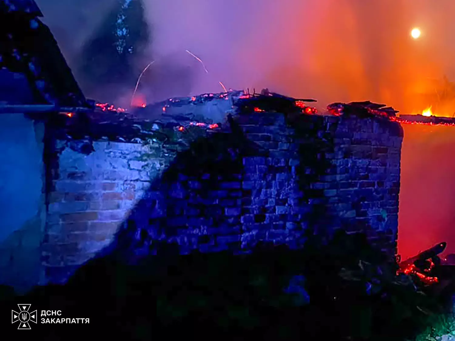 Gyors tűzoltói beavatkozás mentette meg a házat Horbokon
