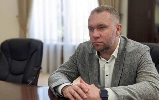 Hivatalból lopott: Közel negyvenmillió hrivnyát sikkasztott el egy volt külügyállamtitkár